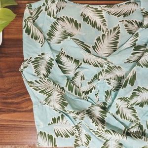Turquoise graphic print leaf pattern Hawaiian top blouse shirt green blue size 4